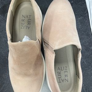 Brand new Natualizer. Size 5. Never worn.